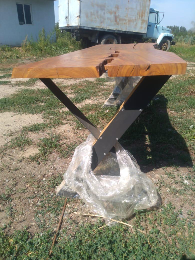 Рабочий стол из слеба карагача