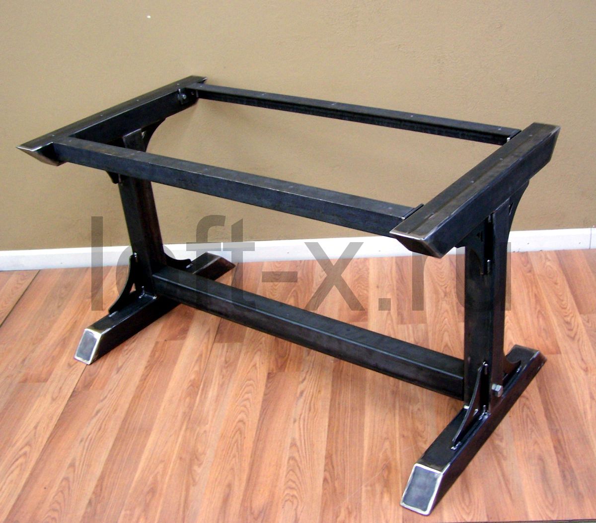 ПОДСТОЛЬЕ ТРАМП