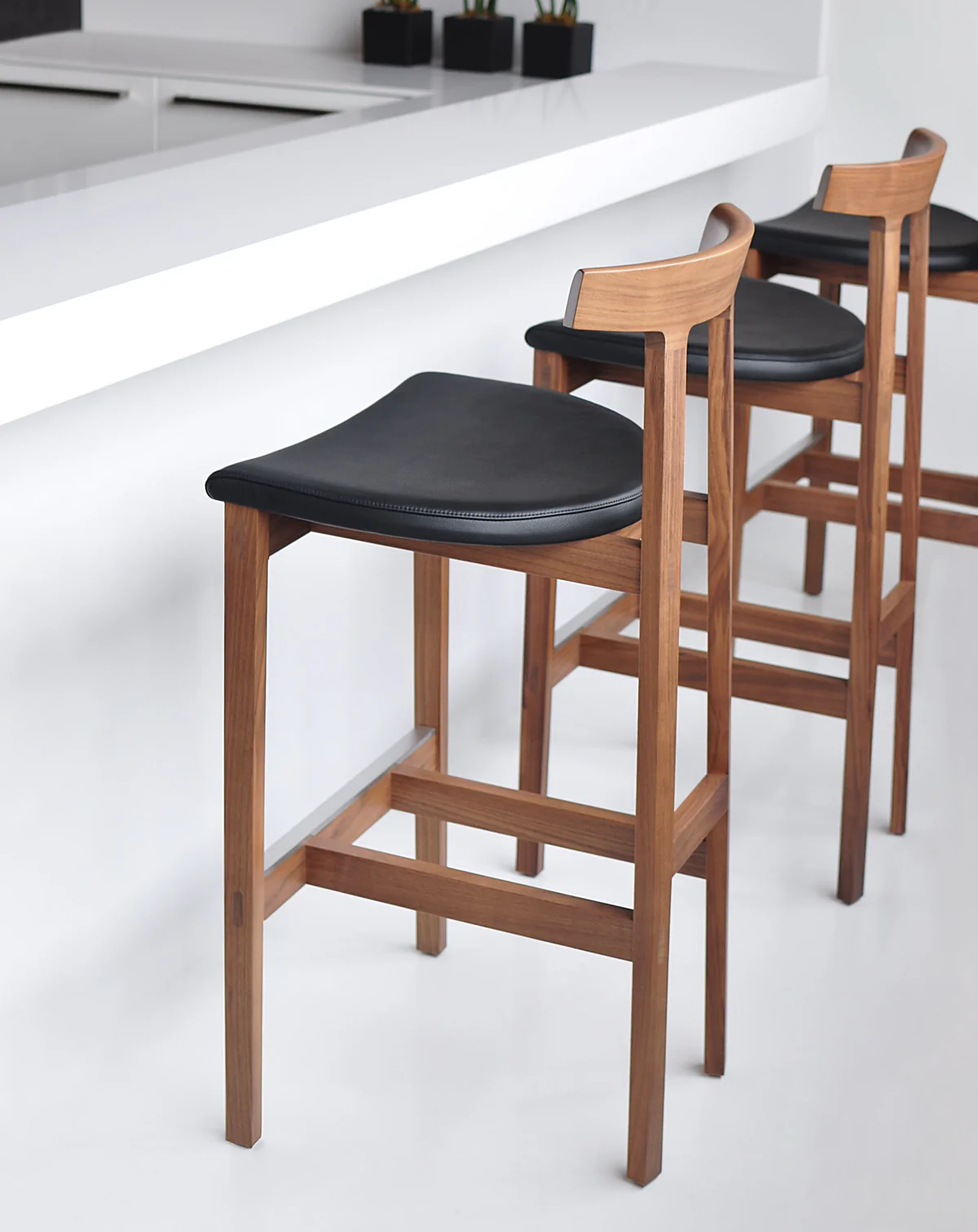 bensen_torii_stool_10.webp